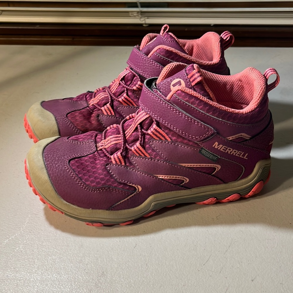 MERRELL Chameleon 2 Mid Berry coral waterproof Hiking boots kids size 4.5m